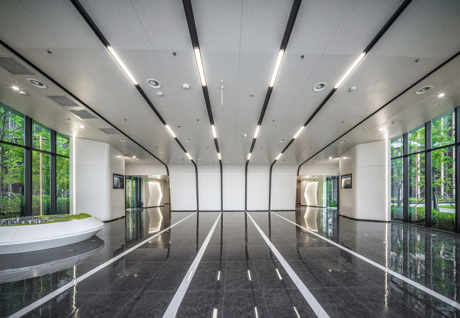 Скидка 15% на светильники для коммерческих помещений